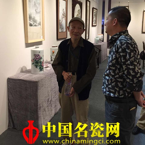 陶瓷艺术家徐焕文到研究院展厅参观