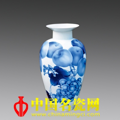 吴志辉 佳果 青花瓷瓶