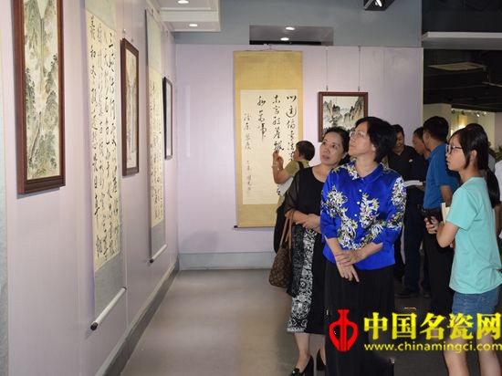 殷国光书画作品展在景德镇陶瓷大学开幕