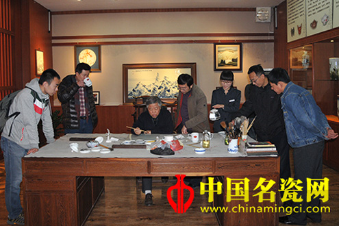著名画家朱伯华:感受陶瓷 挥墨瓷上