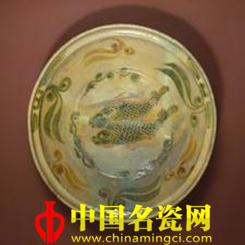 琉璃厂窑黄褐釉彩绘双鱼纹盆